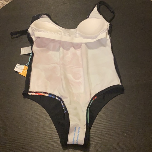 Medium Coverage One Pc Swimsuit Black Floral Multi - Picture 4 of 7